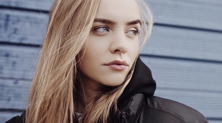 ISLA WOLFE.jpg